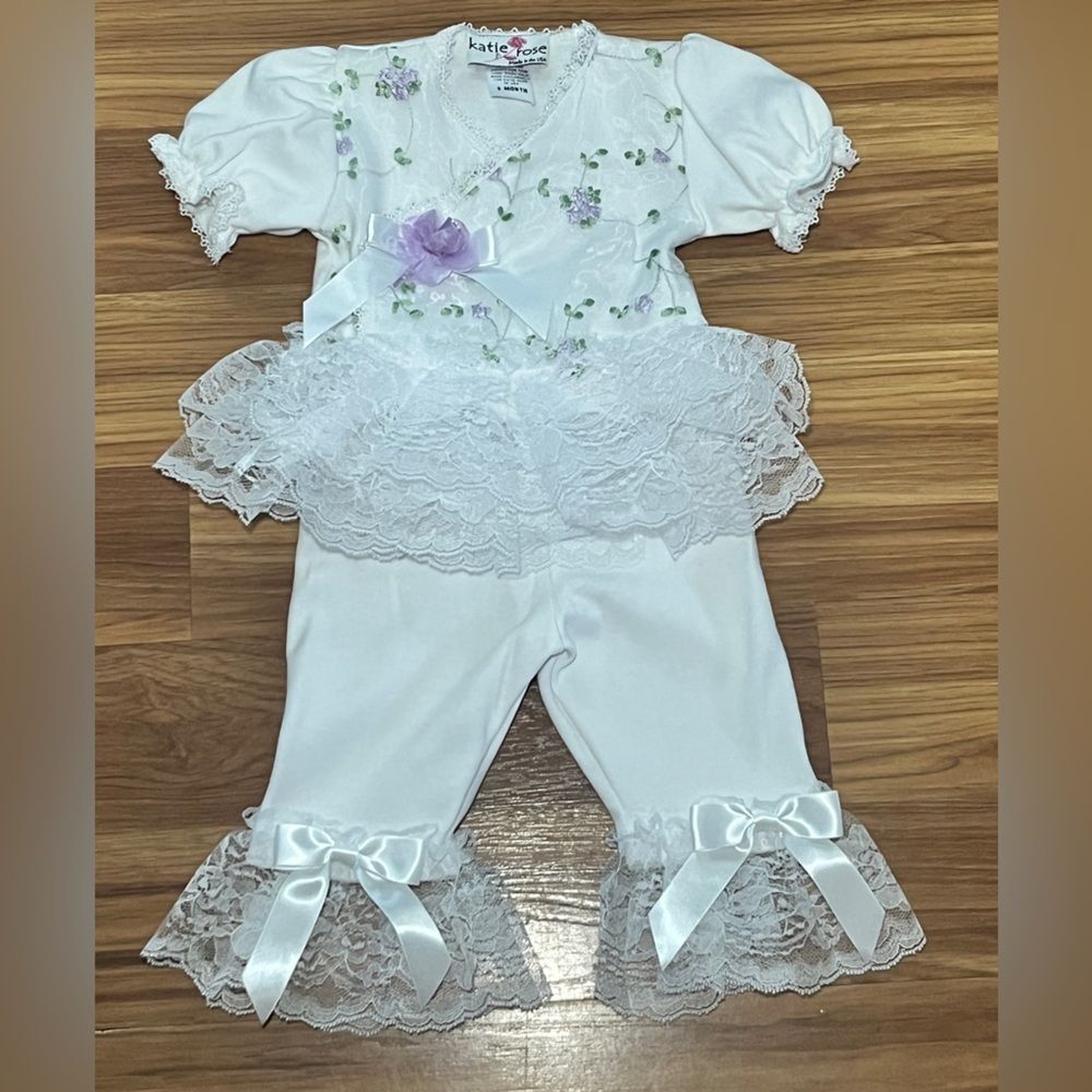 Katie Rose Lilac 2 piece Set Lace Size 3 months Made in USA